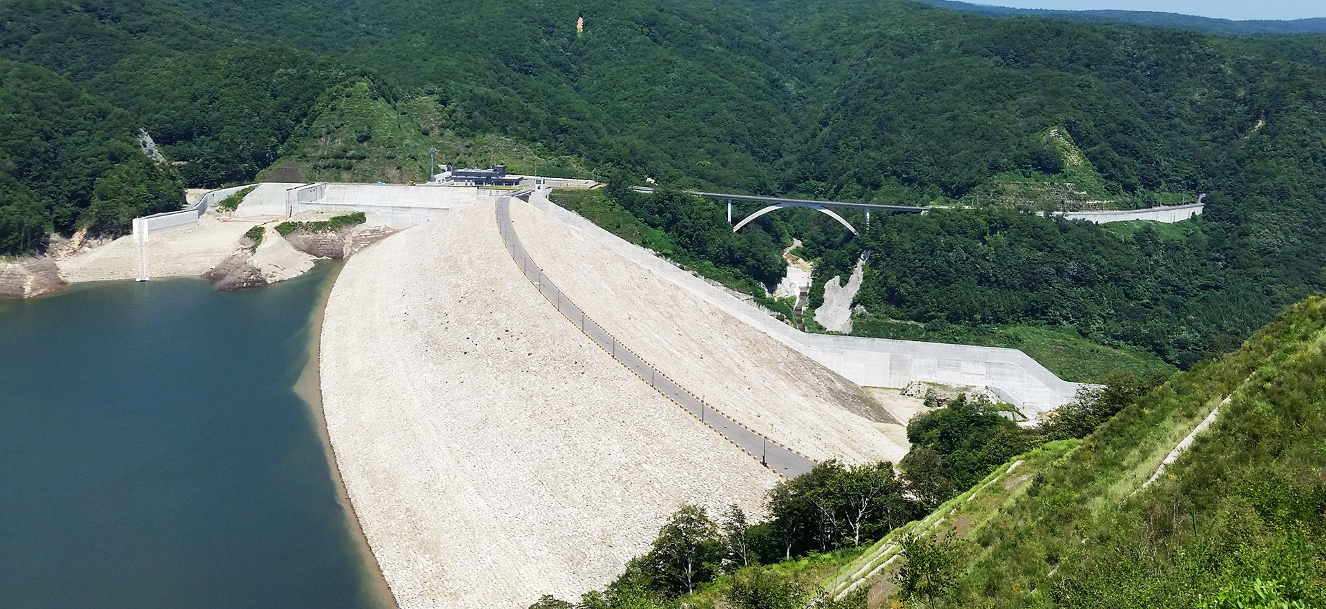 胆沢ダム・奥州湖